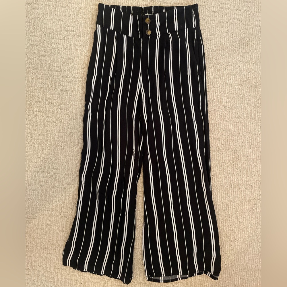 🏷️Hollister Women’s Flowy Stripped Pants